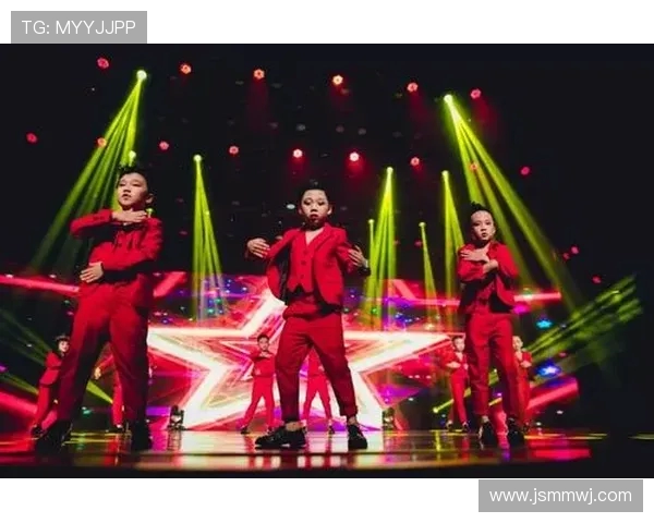 重庆街舞队荣登全国团队协作排行榜第十名展现出色实力与风采 重庆街舞队荣登全国团队协作排行榜第十名展现出色实力与风采